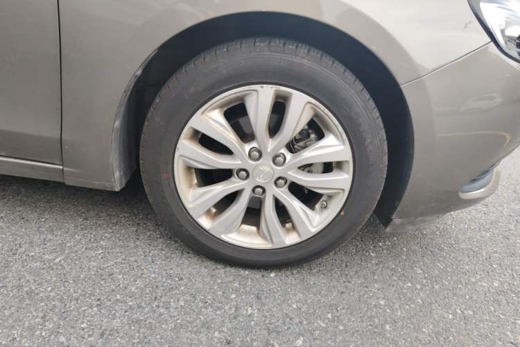 Used Buick GT 2021 Revised Version Flagship 1.5L Automatic Elite Edition Right Front Wheel Hub