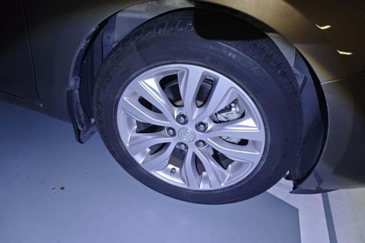 Used Buick GT 2021 Revised Version Flagship 1.5L Automatic Elite Edition Right Front Wheel Hub