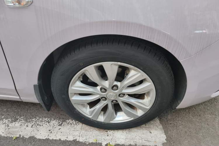 Used Buick GT 2021 Revised Version Flagship 1.5L Automatic Elite Edition Right Front Wheel Hub