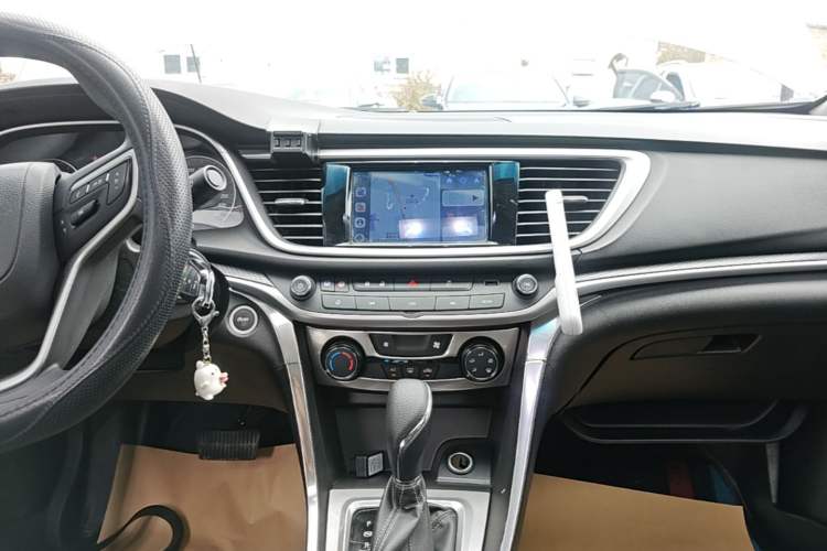 Used Buick GT 2021 Revised Version Flagship 1.5L Automatic Elite Edition Audio And AC Panel