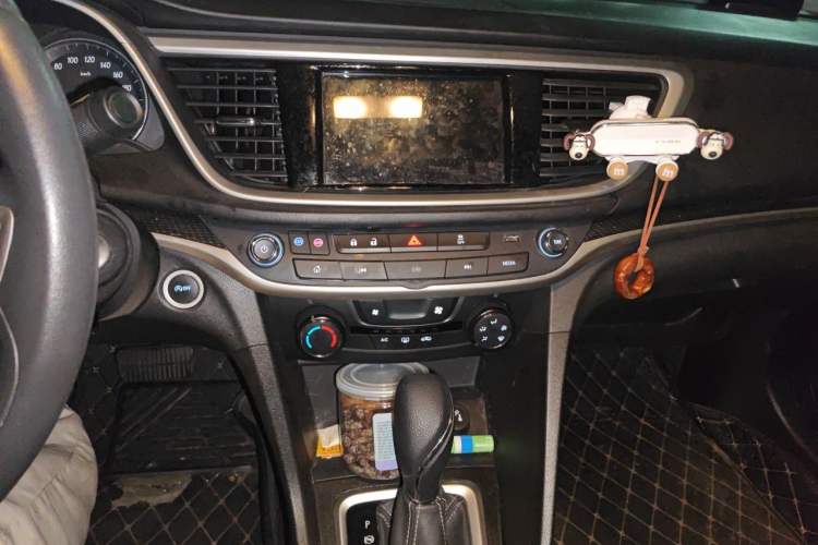 Used Buick GT 2021 Revised Version Flagship 1.5L Automatic Elite Edition Audio And AC Panel