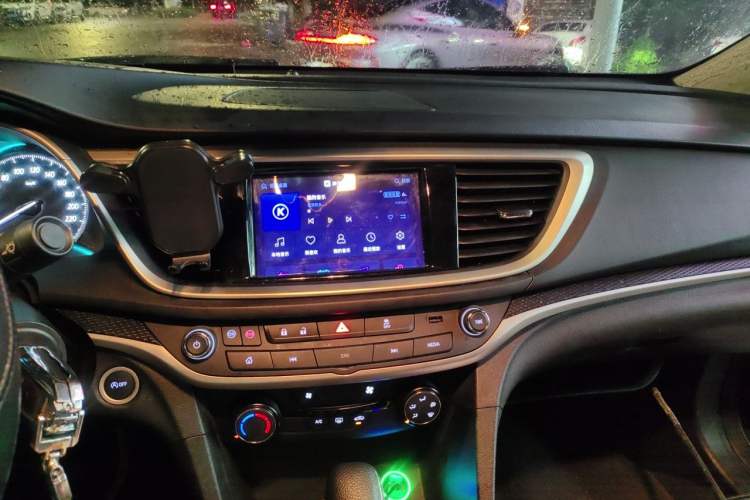 Used Buick GT 2021 Revised Version Flagship 1.5L Automatic Elite Edition Audio And AC Panel
