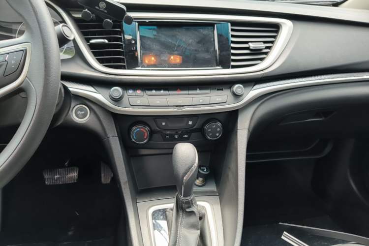 Used Buick GT 2021 Revised Version Flagship 1.5L Automatic Elite Edition Audio And AC Panel