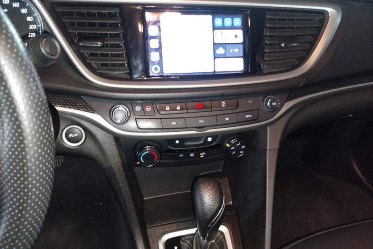 Used Buick GT 2021 Revised Version 1.3T Automatic Mild Hybrid Elite Edition Audio And AC Panel