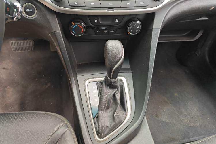 Used Buick GT 2021 1.3T Automatic Mild Hybrid Elite Version Gear Lever
