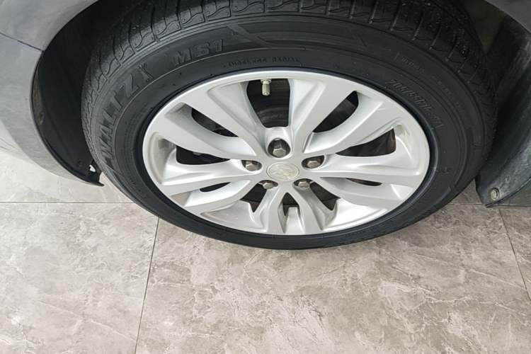 Used Buick GT 2021 Revised Version Flagship 1.5L Automatic Elite Edition Left Front Wheel Hub