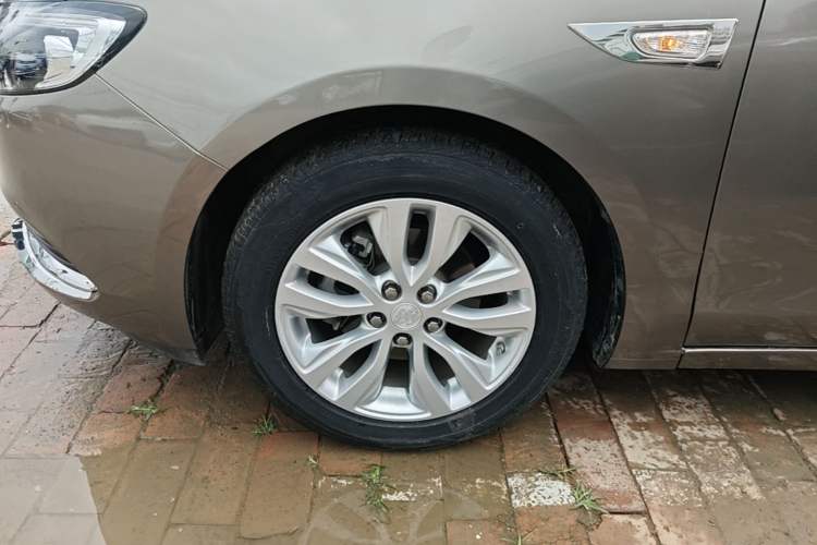 Used Buick GT 2021 Revised Version Flagship 1.5L Automatic Elite Edition Left Front Wheel Hub