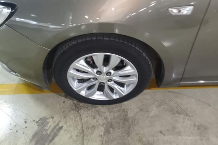 Used Buick GT 2021 Exemplar 1.5L Automatic Elite Version Left Front Wheel Hub