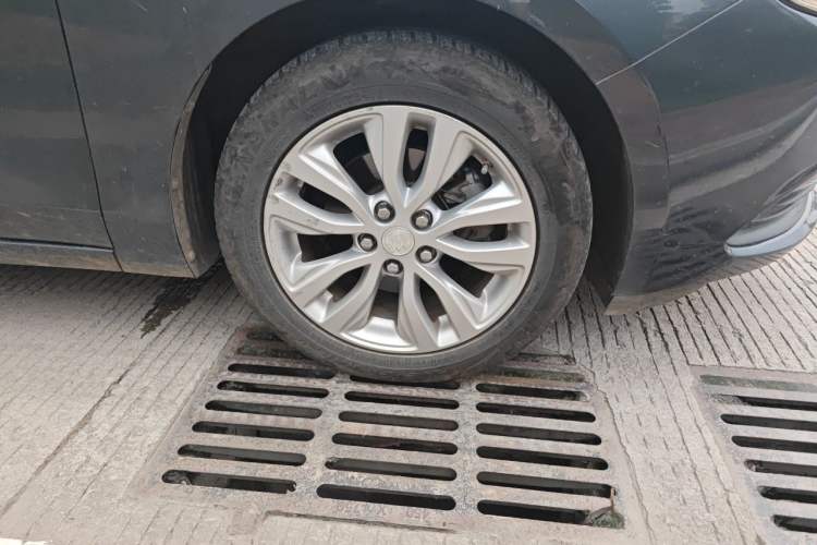 Used Buick GT 2021 Revised Version Flagship 1.5L Automatic Elite Edition Right Front Wheel Hub