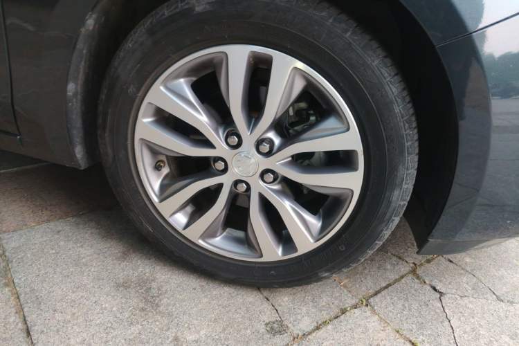 Used Buick GT 2021 Revised Version 1.3T Automatic Mild Hybrid Elite Edition Right Front Wheel Hub
