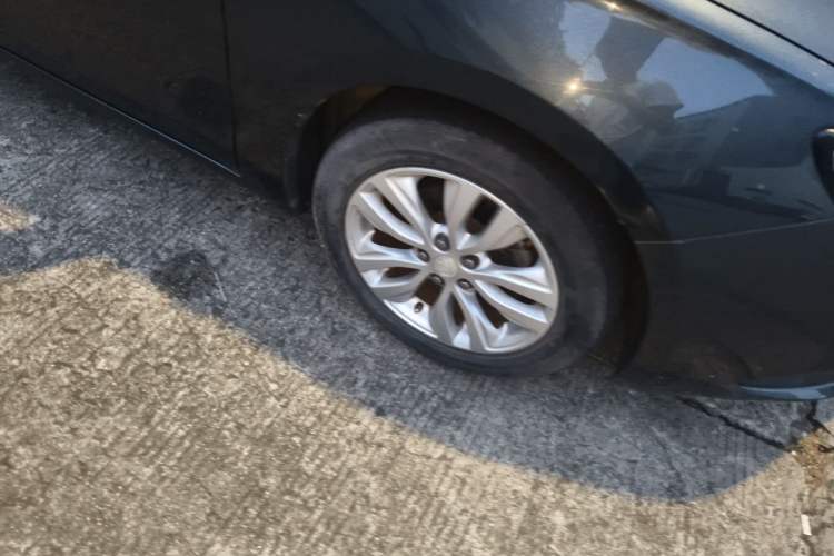 Used Buick GT 2021 Revised Version Flagship 1.5L Automatic Elite Edition Right Front Wheel Hub