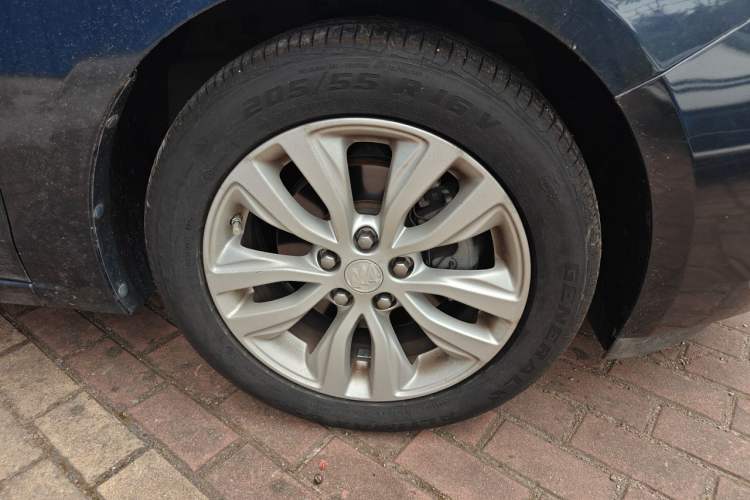 Used Buick GT 2021 Revised Version Flagship 1.5L Automatic Elite Edition Right Front Wheel Hub