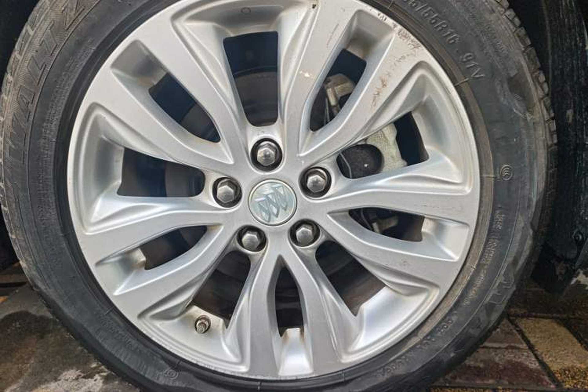 Used Buick GT 2021 Revised Version Flagship 1.5L Automatic Elite Edition Right Front Wheel Hub