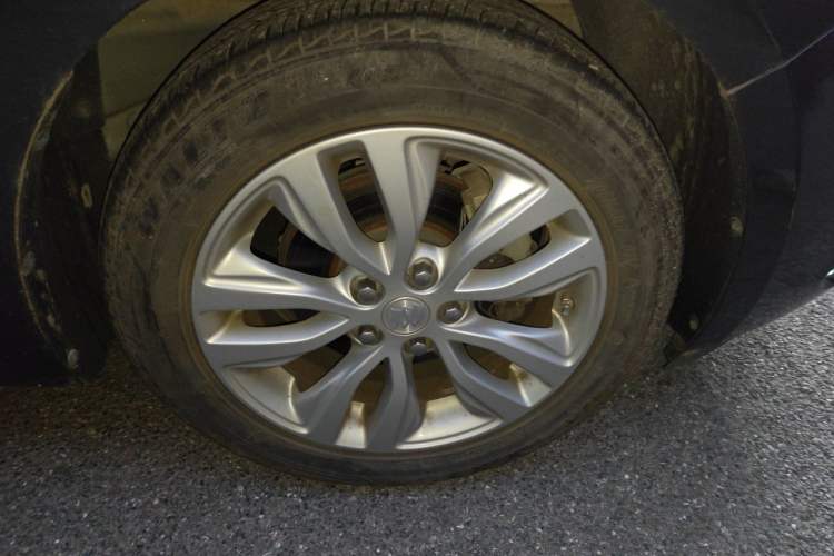Used Buick GT 2021 Revised Version Flagship 1.5L Automatic Elite Edition Right Front Wheel Hub