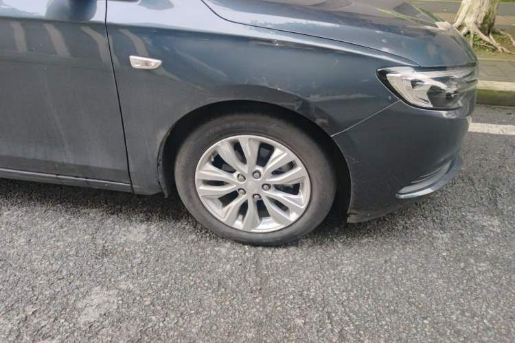 Used Buick GT 2021 Exemplar 1.5L Automatic Elite Version Right Front Wheel Hub