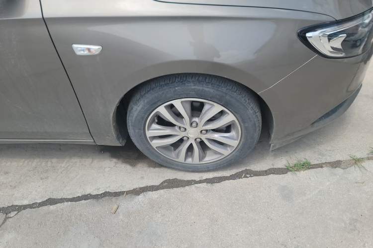 Used Buick GT 2021 Revised Version 1.3T Automatic Mild Hybrid Elite Edition Right Front Wheel Hub