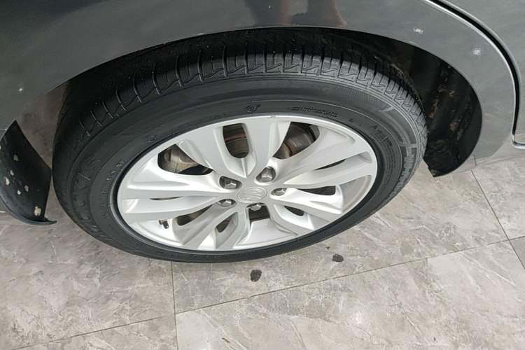 Used Buick GT 2021 Revised Version Flagship 1.5L Automatic Elite Edition Right Rear Wheel Hub