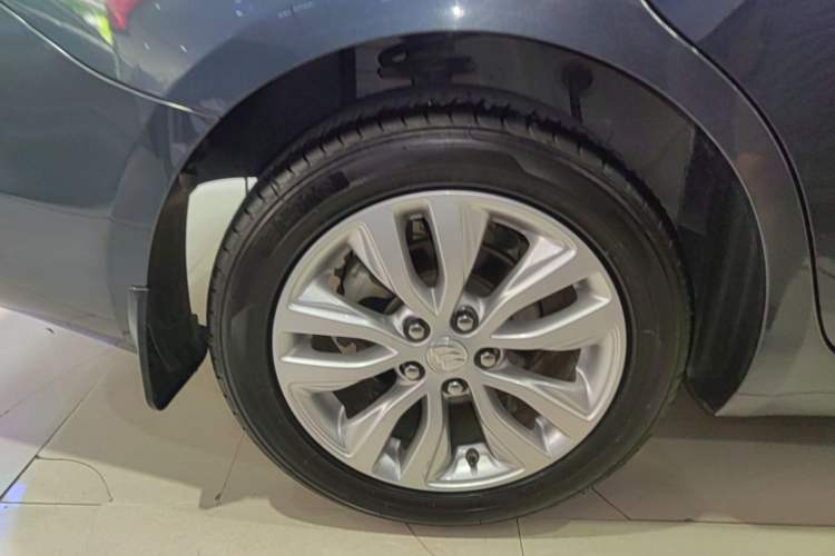 Used Buick GT 2021 Revised Version Flagship 1.5L Automatic Elite Edition Right Rear Wheel Hub