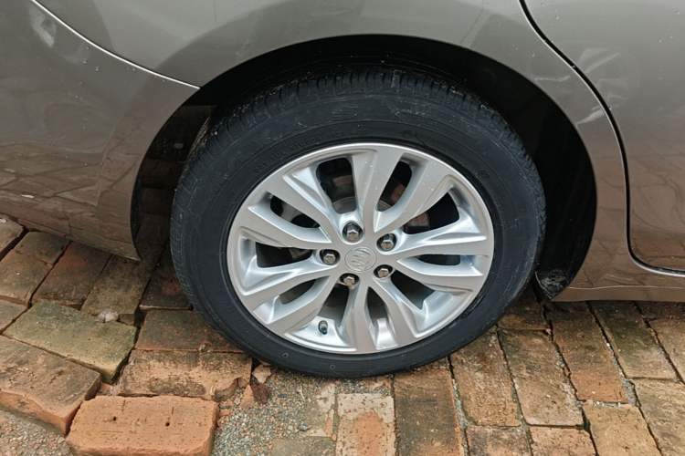 Used Buick GT 2021 Revised Version Flagship 1.5L Automatic Elite Edition Right Rear Wheel Hub