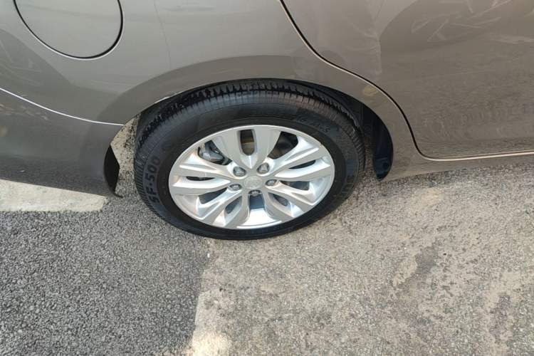 Used Buick GT 2021 Exemplar 1.5L Automatic Elite Version Right Rear Wheel Hub
