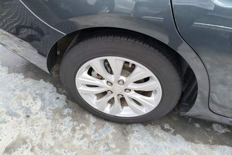 Used Buick GT 2021 Revised Version Flagship 1.5L Automatic Elite Edition Right Rear Wheel Hub