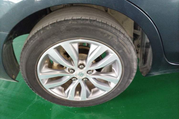 Used Buick GT 2021 Revised Version 1.3T Automatic Mild Hybrid Elite Edition Right Rear Wheel Hub