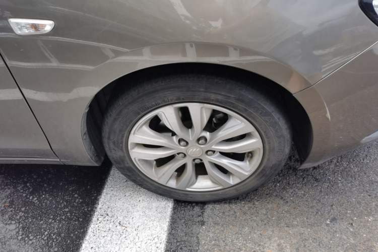 Used Buick GT 2021 Revised Version Flagship 1.5L Automatic Elite Edition Right Front Wheel Hub