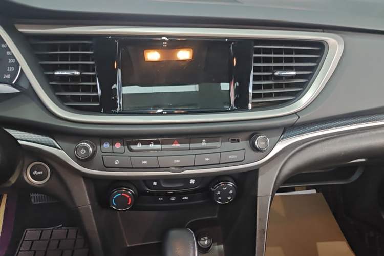 Used Buick GT 2021 Revised Version 1.3T Automatic Mild Hybrid Elite Edition Audio And AC Panel