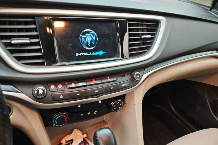 Used Buick GT 2021 Exemplar 1.5L Automatic Elite Version Audio And AC Panel