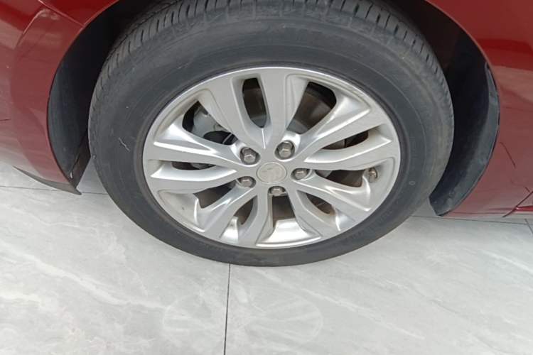 Used Buick GT 2021 Revised Version Flagship 1.5L Automatic Elite Edition Left Front Wheel Hub