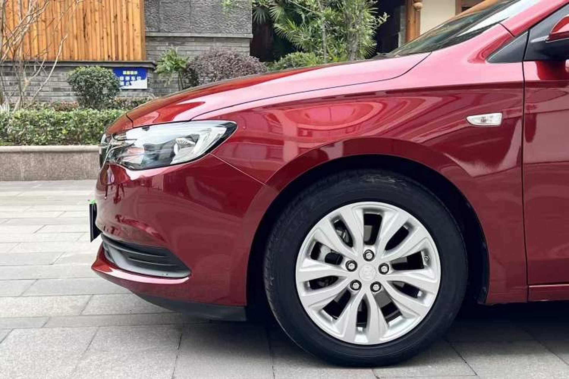 Used Buick GT 2021 Revised Version Flagship 1.5L Automatic Elite Edition Left Front Wheel Hub