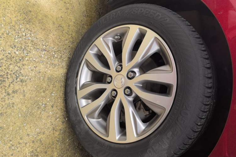 Used Buick GT 2021 1.3T Automatic Mild Hybrid Elite Version Left Front Wheel Hub
