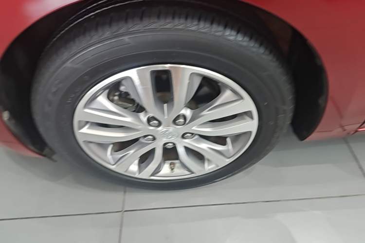 Used Buick GT 2021 Revised Version 1.3T Automatic Mild Hybrid Elite Edition Left Front Wheel Hub