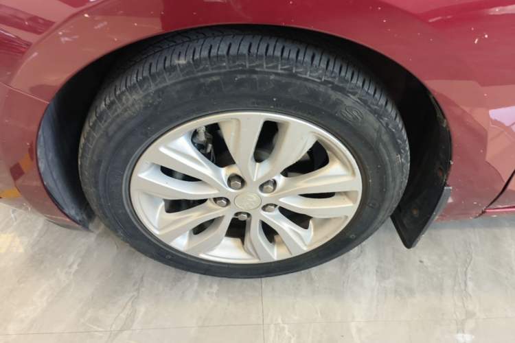 Used Buick GT 2021 Revised Version Flagship 1.5L Automatic Elite Edition Left Front Wheel Hub