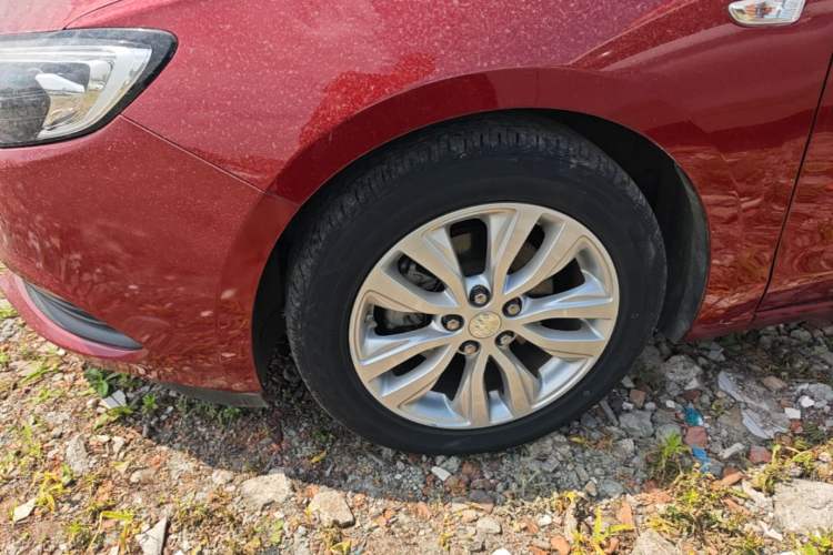 Used Buick GT 2021 Revised Version Flagship 1.5L Automatic Elite Edition Left Front Wheel Hub