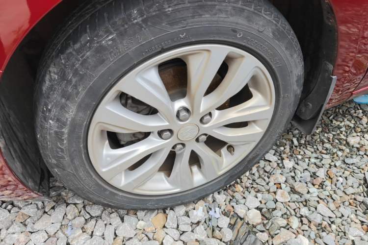 Used Buick GT 2021 Revised Version Flagship 1.5L Automatic Elite Edition Left Front Wheel Hub