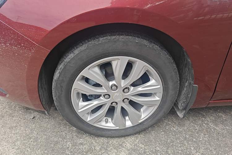 Used Buick GT 2021 Revised Version Flagship 1.5L Automatic Elite Edition Left Front Wheel Hub