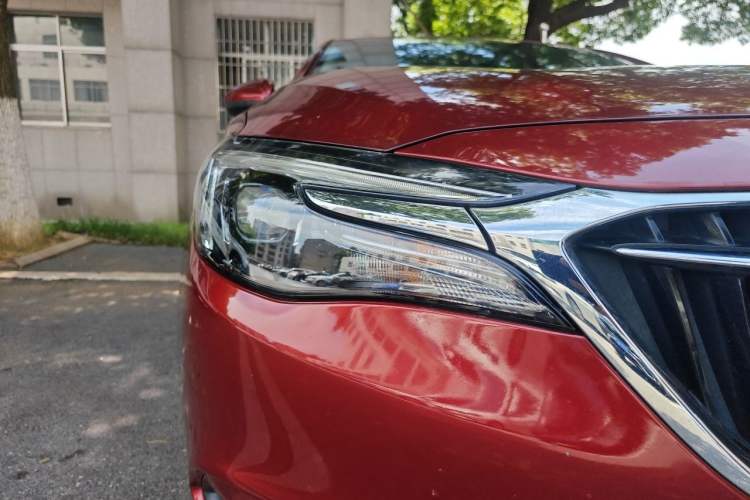Used Buick GT 2021 1.3T Automatic Mild Hybrid Elite Version Right Front Headlight
