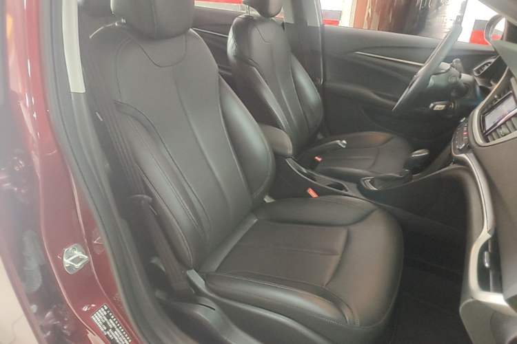 Used Buick GT 2021 1.3T Automatic Mild Hybrid Elite Version Right Front Seat