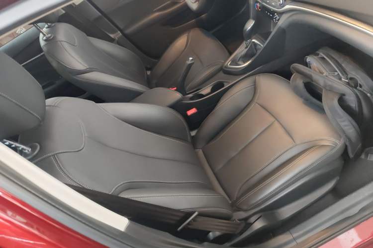 Used Buick GT 2021 1.3T Automatic Mild Hybrid Elite Version Right Front Seat