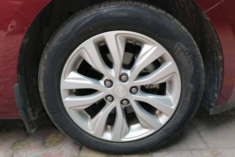 Used Buick GT 2021 Revised Version Flagship 1.5L Automatic Elite Edition Right Front Wheel Hub
