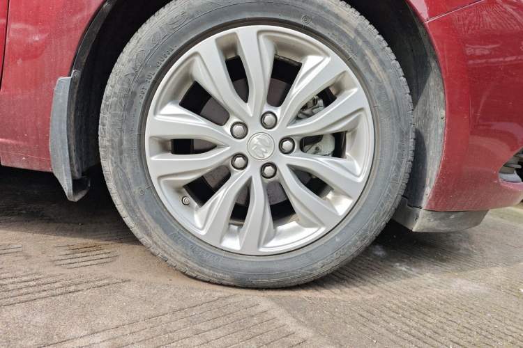 Used Buick GT 2021 Revised Version Flagship 1.5L Automatic Elite Edition Right Front Wheel Hub