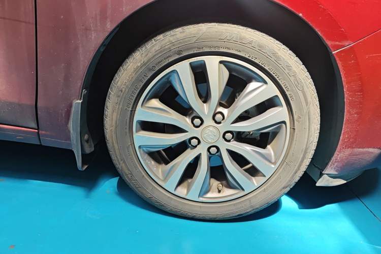 Used Buick GT 2021 1.3T Automatic Mild Hybrid Elite Version Right Front Wheel Hub