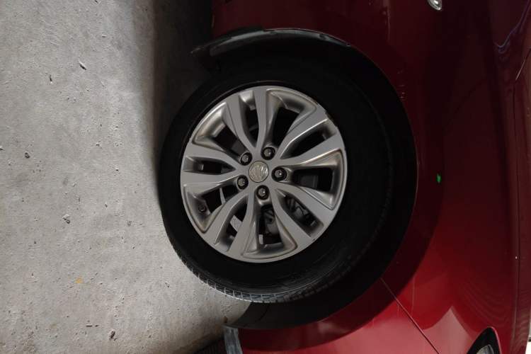 Used Buick GT 2021 Revised Version Flagship 1.5L Automatic Elite Edition Right Front Wheel Hub