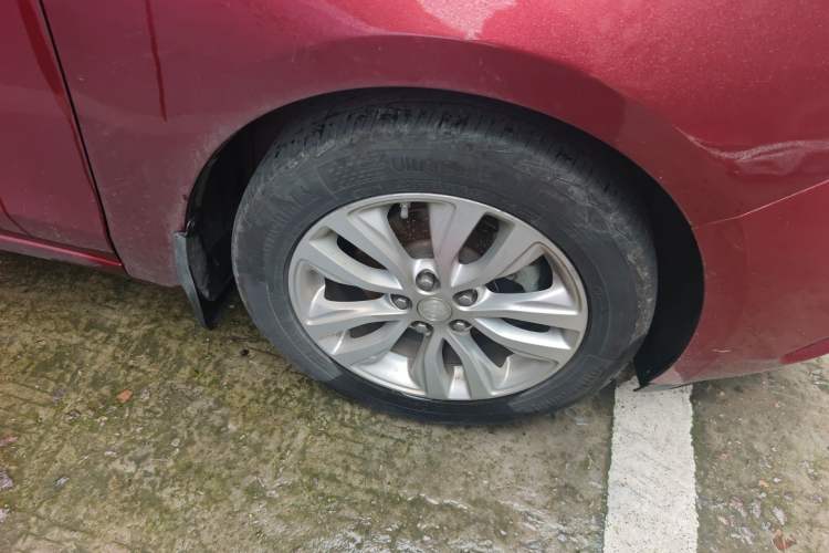 Used Buick GT 2021 Revised Version Flagship 1.5L Automatic Elite Edition Right Front Wheel Hub