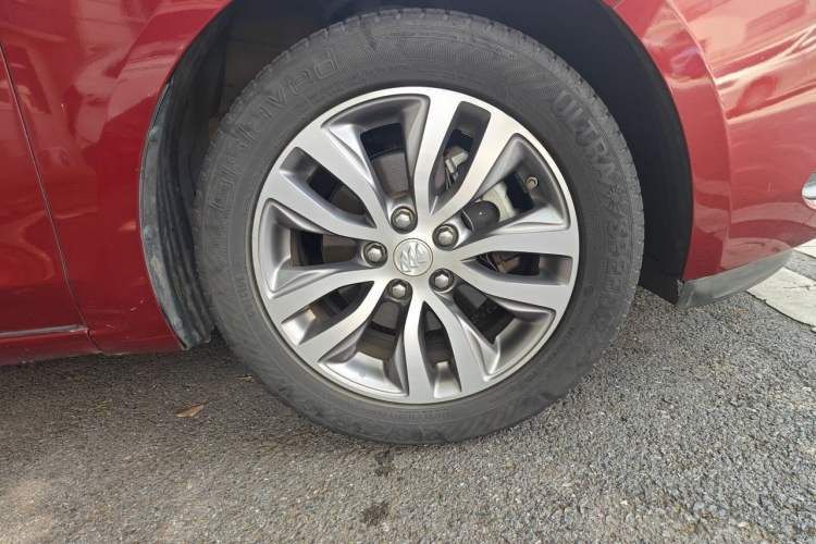 Used Buick GT 2021 1.3T Automatic Mild Hybrid Elite Version Right Front Wheel Hub