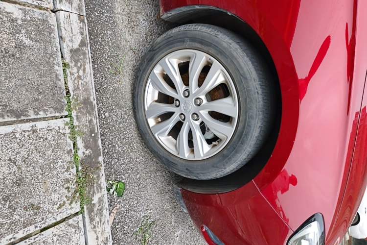 Used Buick GT 2021 Revised Version Flagship 1.5L Automatic Elite Edition Right Front Wheel Hub