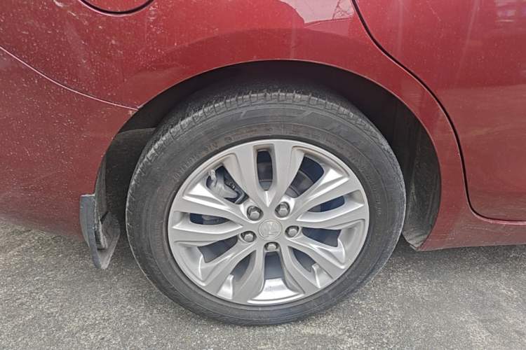 Used Buick GT 2021 Revised Version Flagship 1.5L Automatic Elite Edition Right Rear Wheel Hub