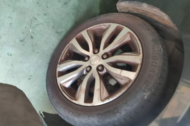 Used Buick GT 2021 1.3T Automatic Mild Hybrid Elite Version Right Front Wheel Hub