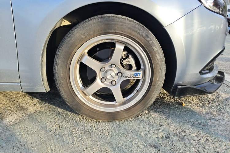 Used Buick GT 2021 Revised Version Flagship 1.5L Automatic Elite Edition Right Front Wheel Hub